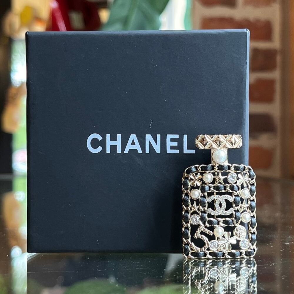 CHANEL CC Perfume Bottle Gold Tone Pearl Crystal Strass Brooch